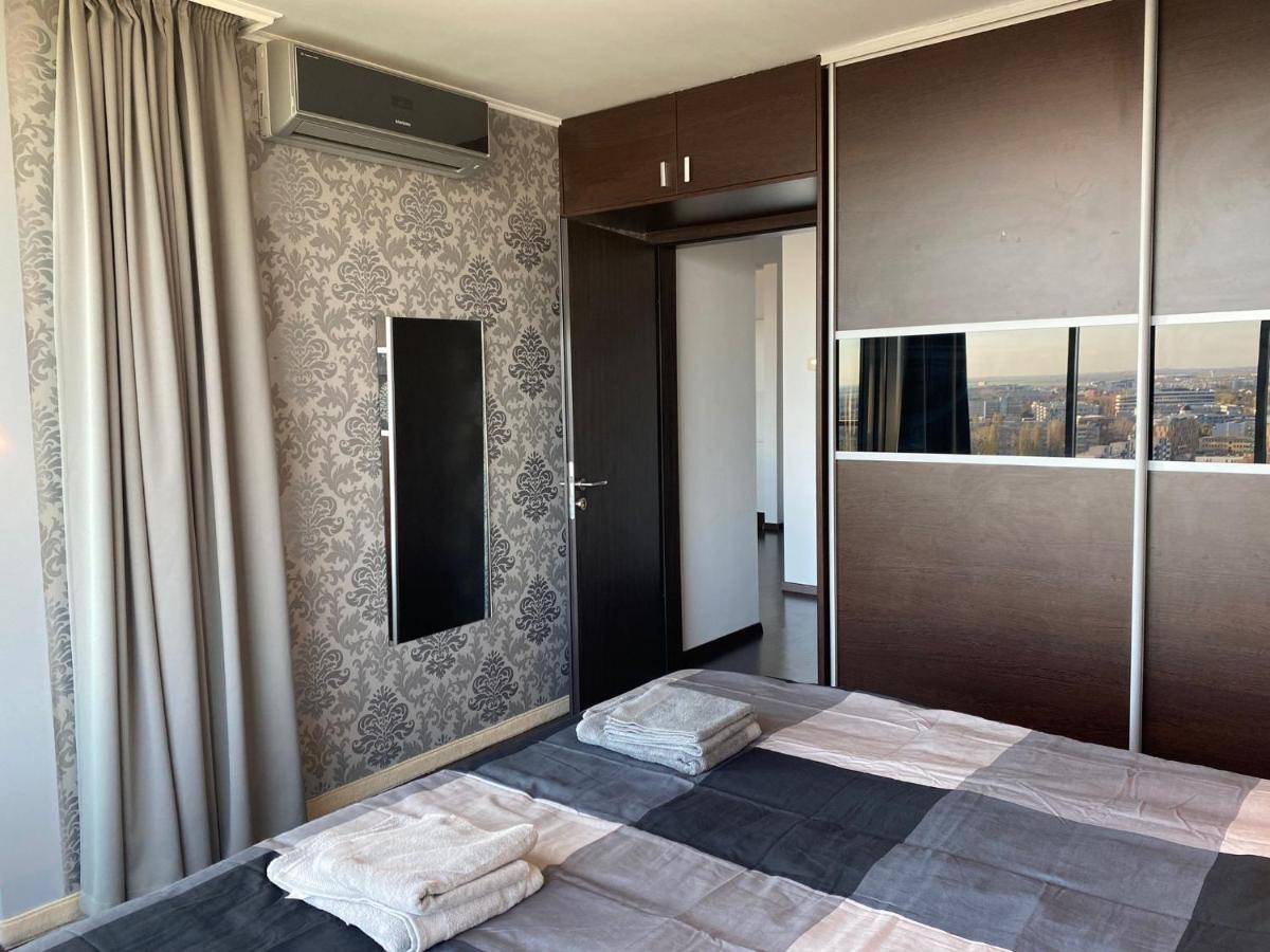 Fantastic View From The 20Th Floor Apartment Bratislava Bagian luar foto