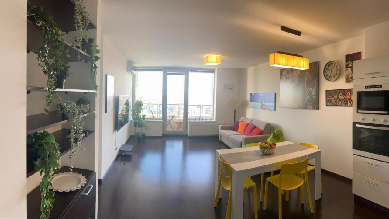 Fantastic View From The 20Th Floor Apartment Bratislava Bagian luar foto