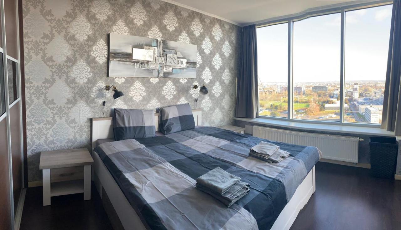 Fantastic View From The 20Th Floor Apartment Bratislava Bagian luar foto