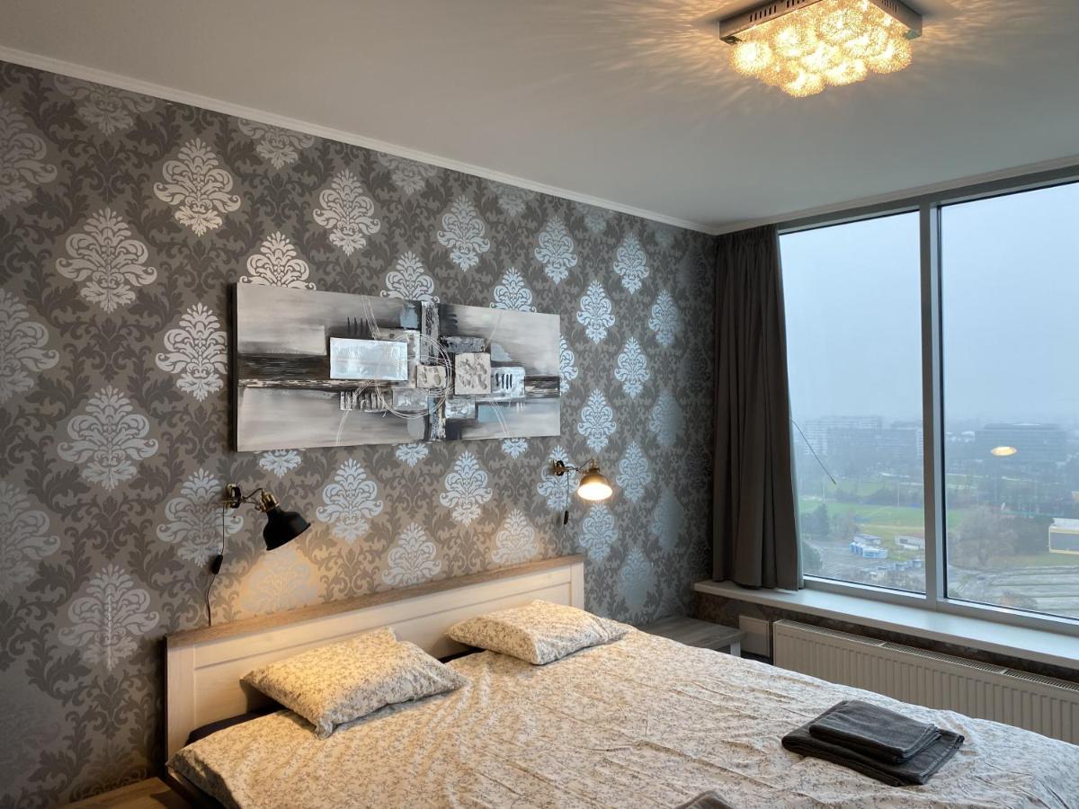 Fantastic View From The 20Th Floor Apartment Bratislava Bagian luar foto