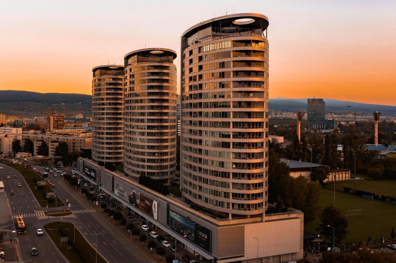 Fantastic View From The 20Th Floor Apartment Bratislava Bagian luar foto
