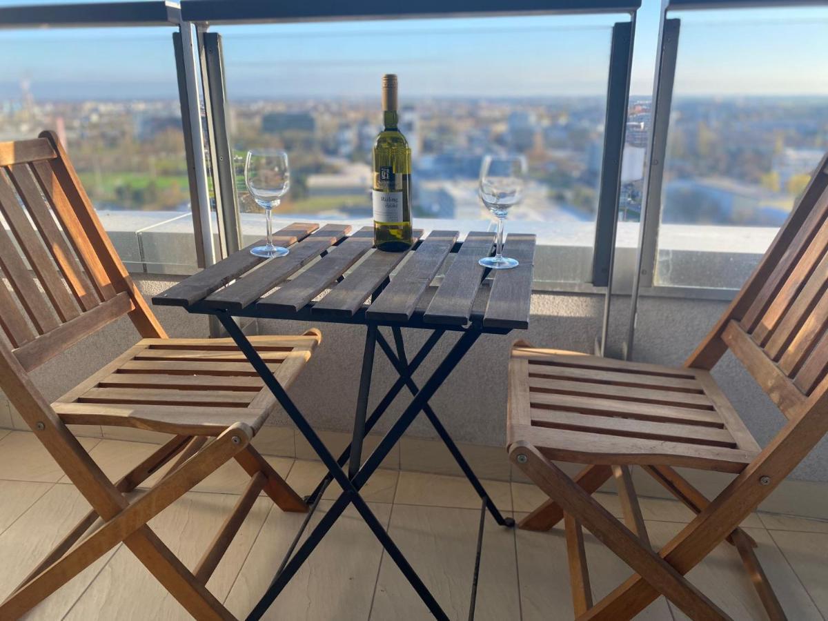 Fantastic View From The 20Th Floor Apartment Bratislava Bagian luar foto