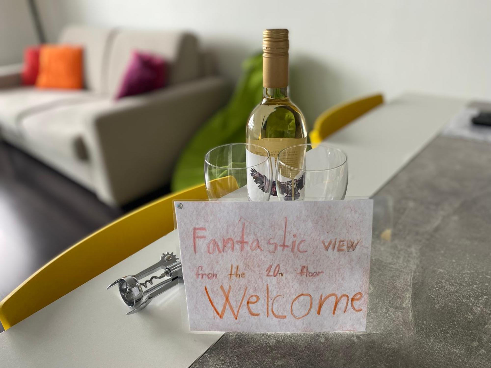 Fantastic View From The 20Th Floor Apartment Bratislava Bagian luar foto